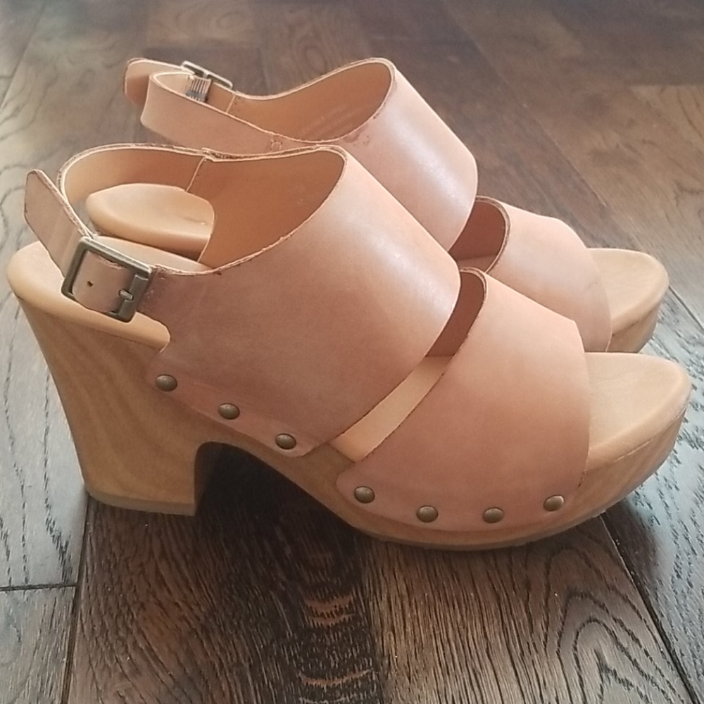 Kirk Ease platform sandal sz 7